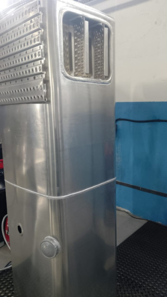 Топливный бак со ступенькой и площадкой 800л. (№ 814433)