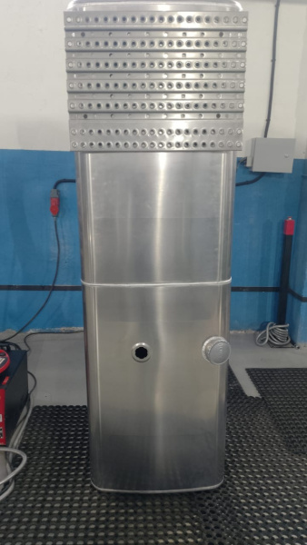 Топливный бак со ступенькой и площадкой 800л. (№ 814433)